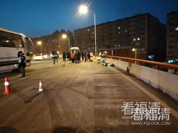 dsyu1moqqa49294.jpg