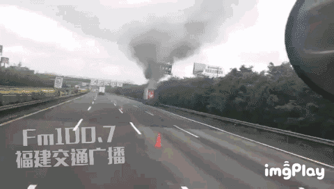 jtkhmr32dya4843.gif