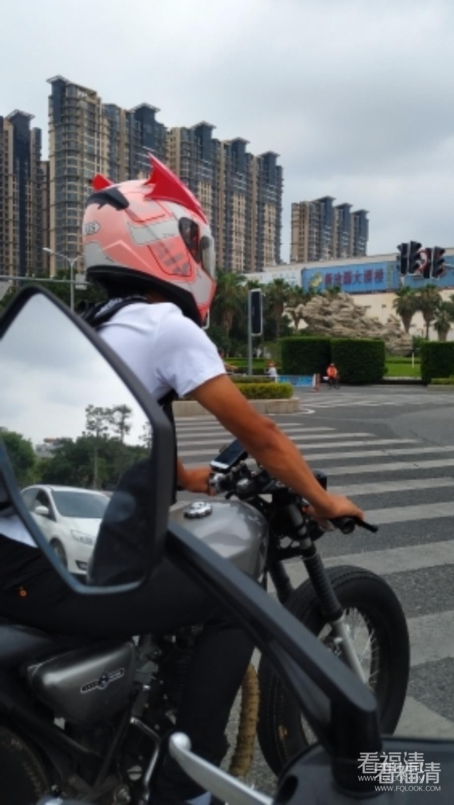 tckwr31cv0o3177.jpg