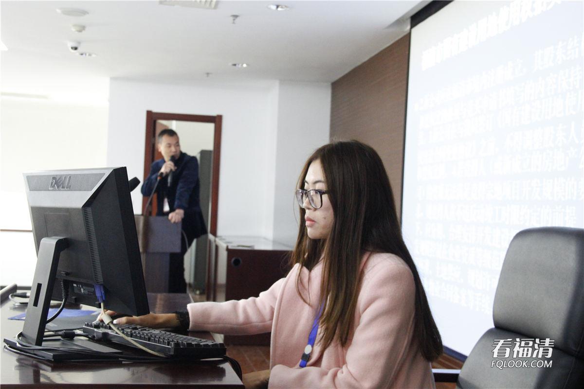 mujgf1f5qaa8020.jpg