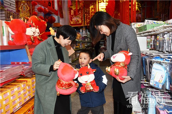 【郭成辉】牛气冲天 饰品、街灯红彤彤-郭成辉摄. (14)_副本_副本.jpg