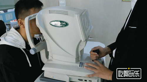 083455em8f48owf5dz4bf4.gif