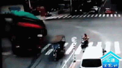 084004ycf0acg0tg40znc8.gif