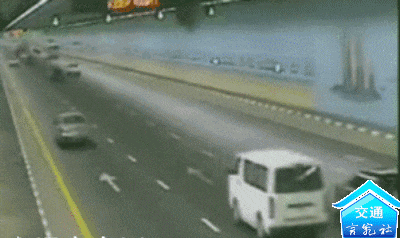 093844ib7defynx91fe77e.gif
