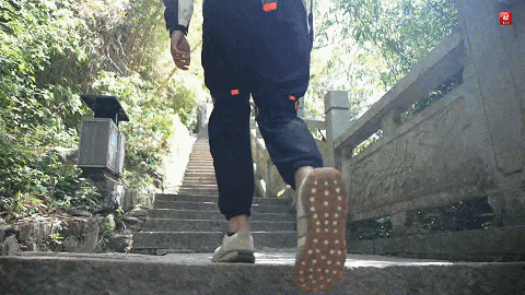 084705st5jjk8015r1rjqq.gif