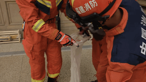 095508gk55e856bie88v52.gif